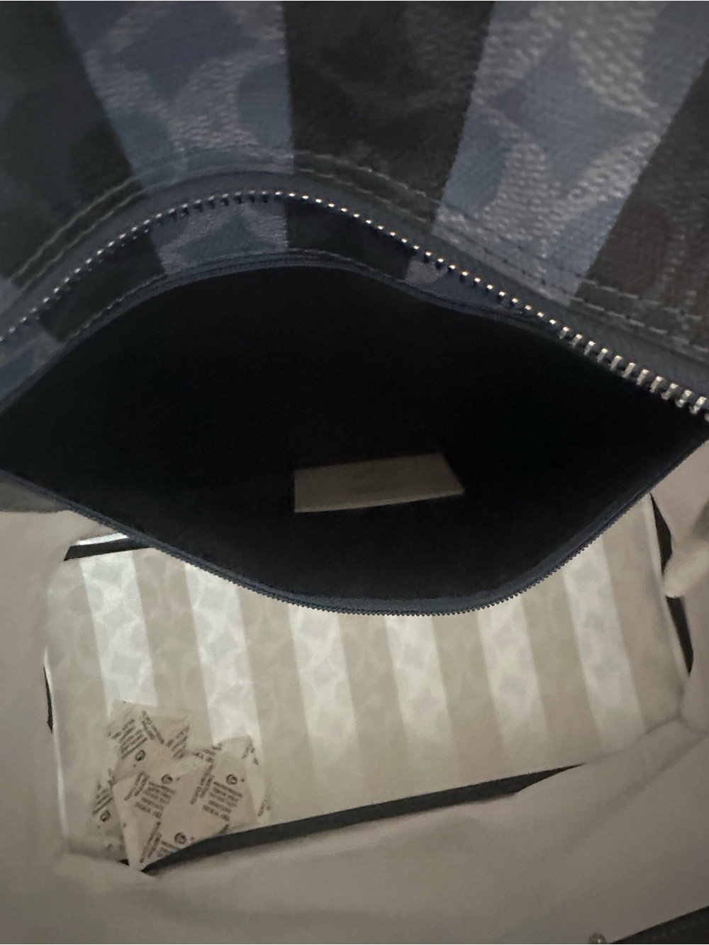 COACH SIGNATURE LARGE CITY TOTE DENIM WITH BLUE STRIPES PATTERN - Picture 7 of 9